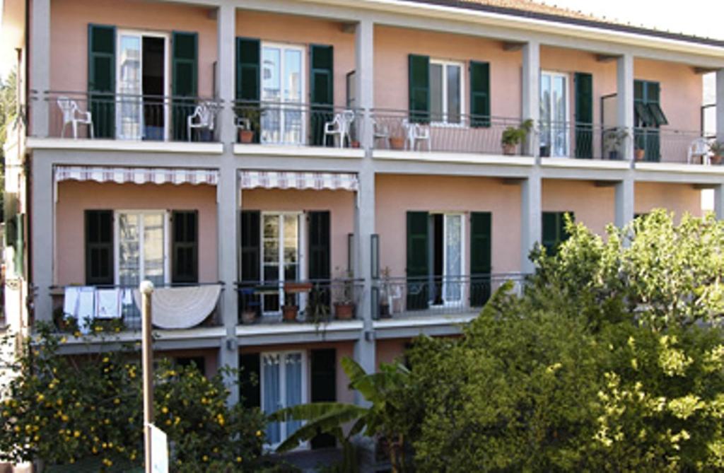 Hotel Baia Blu Alassio Exterior photo