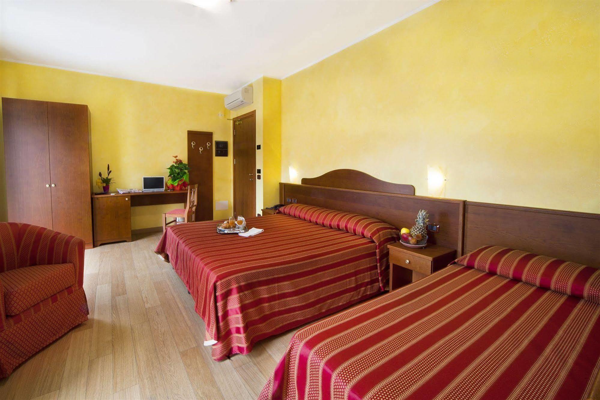 Hotel Baia Blu Alassio Exterior photo