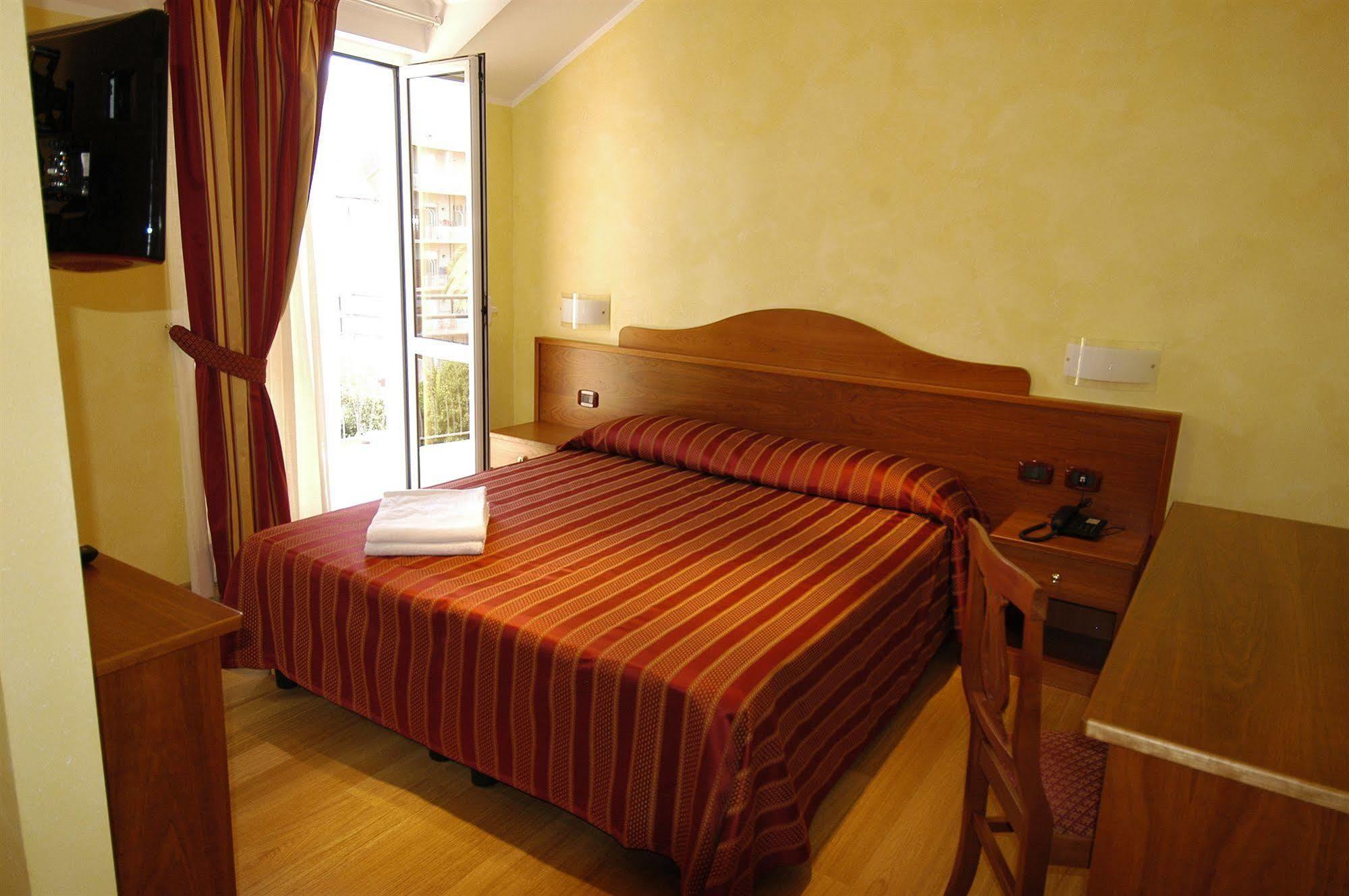 Hotel Baia Blu Alassio Exterior photo