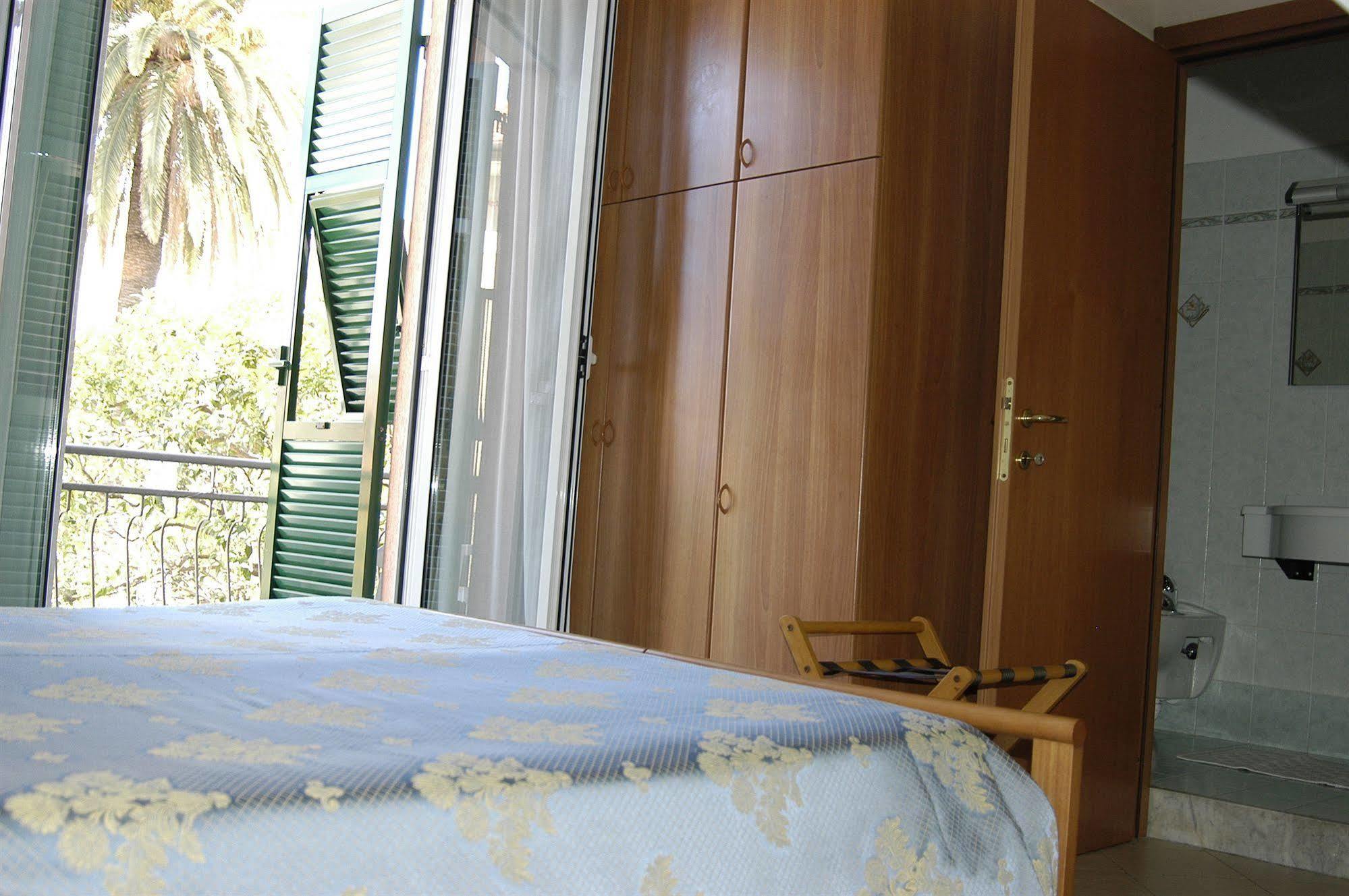 Hotel Baia Blu Alassio Exterior photo