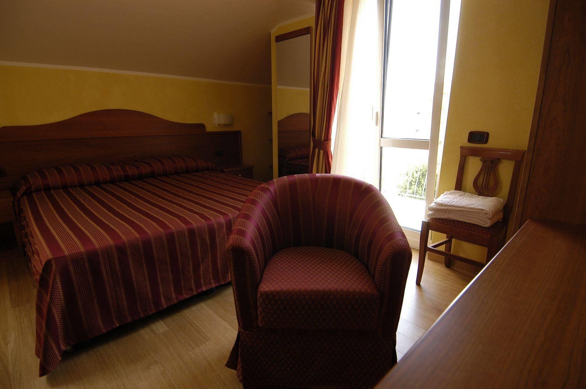 Hotel Baia Blu Alassio Exterior photo