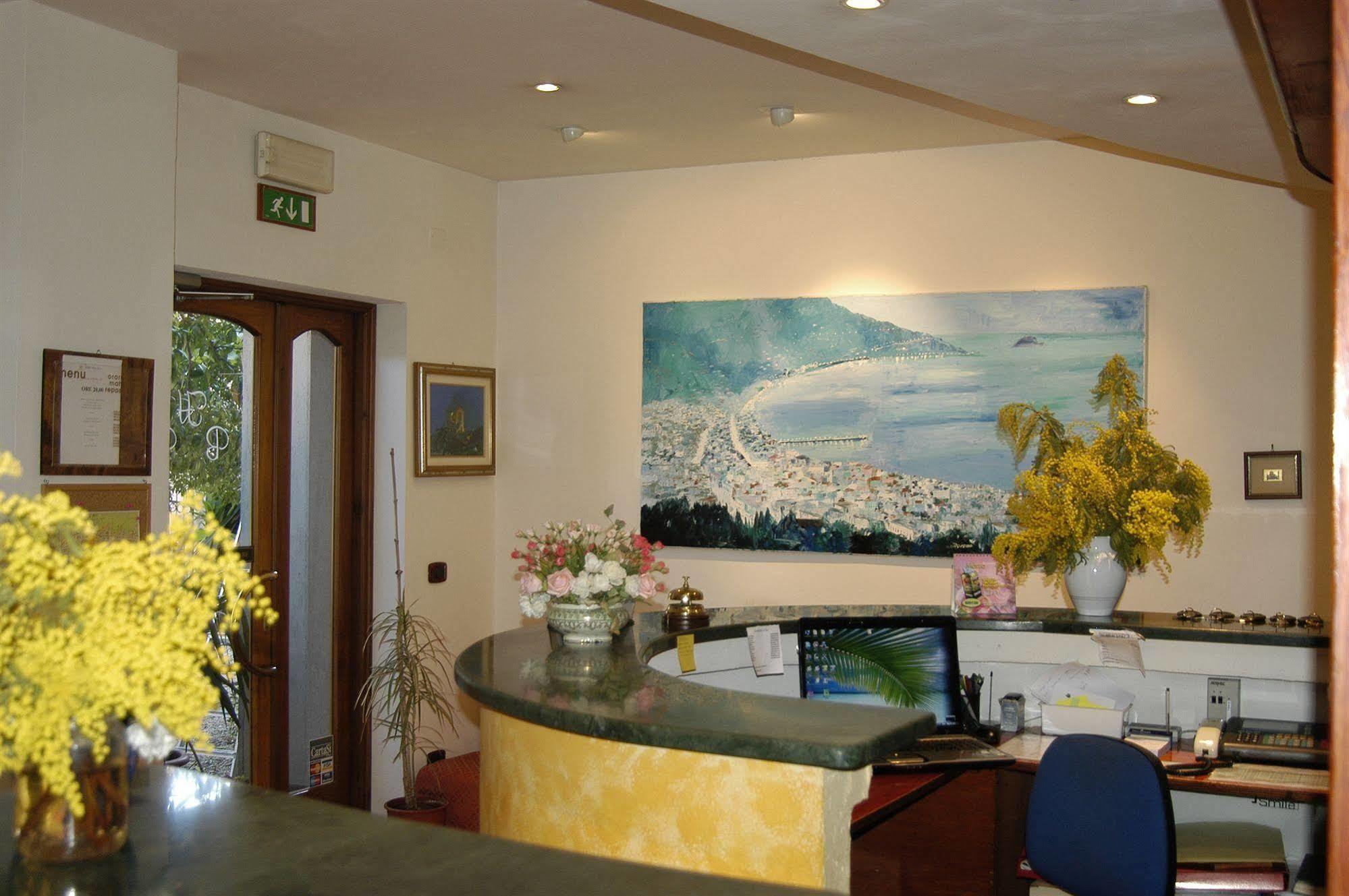 Hotel Baia Blu Alassio Exterior photo
