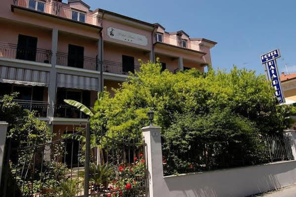 Hotel Baia Blu Alassio Exterior photo