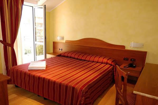 Hotel Baia Blu Alassio Exterior photo